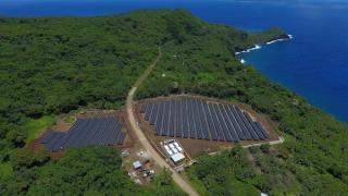 特斯拉太阳能小岛也有啦！岛上现在用电 100% 清洁